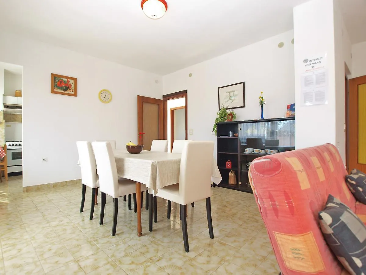 Apartment Zvonko 1565 Medulin